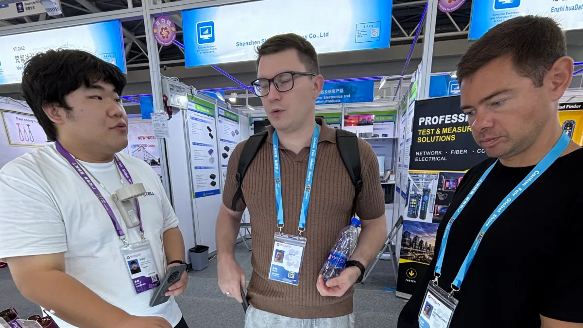 PKNERGY representatives discussing LiFePO4 battery cells and industrial battery solutions with Canton Fair visitors