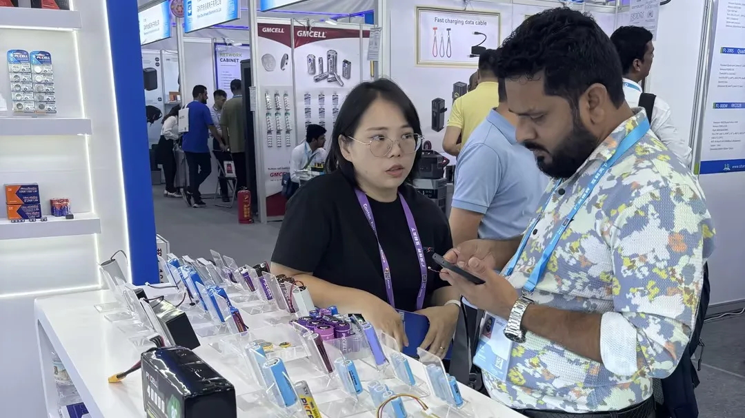 PKNERGY team discussing LiFePO4 battery solutions with visitors at the 140th Canton Fair 2026